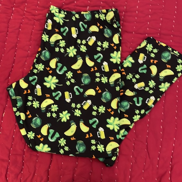 Saint Pattys day stretch pants extra-large - Picture 3 of 3